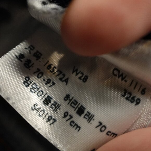 Levi’s 501 Denim Shorts Women’s 28 Light Wash Cutoff Vintage White Oak Cone - Picture 11 of 11